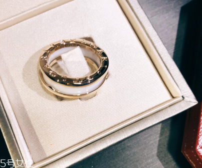 寶格麗陶瓷戒指是什么材質(zhì)？寶格麗陶瓷戒指材質(zhì)介紹