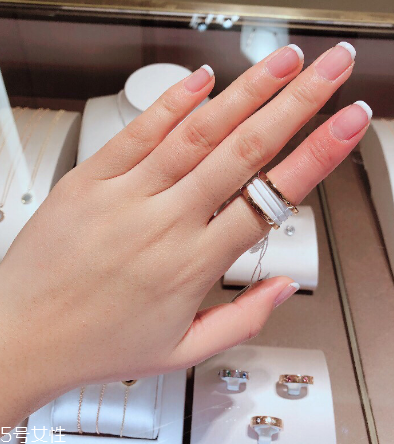 寶格麗陶瓷戒指是什么材質(zhì)？寶格麗陶瓷戒指材質(zhì)介紹