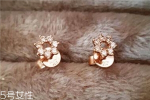 耳釘變黃怎么清洗？耳釘變黃了怎么辦？