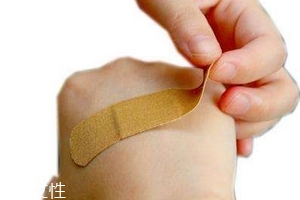 創(chuàng)可貼會(huì)留疤嗎？創(chuàng)口貼貼了能不留疤嗎？
