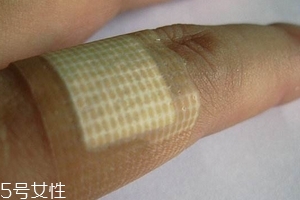 創(chuàng)可貼可以帶上飛機(jī)嗎？