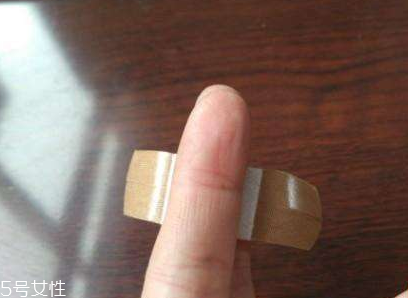 創(chuàng)可貼可以消腫嗎？創(chuàng)可貼有消腫功效嗎？