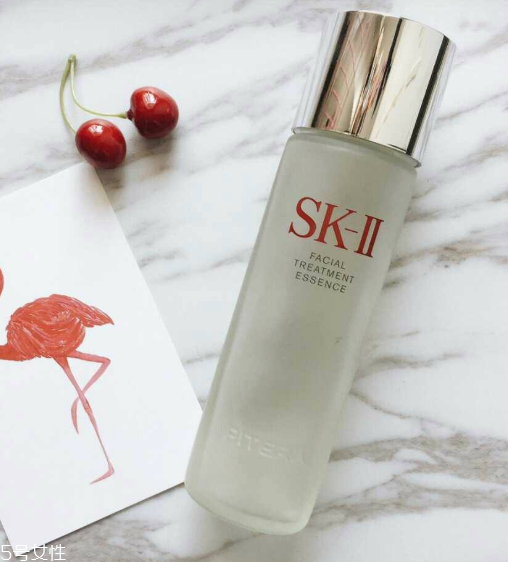 雅詩蘭黛肌底微精華和sk2神仙水哪個好？成分一樣嗎？