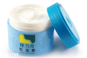 蛇油膏是蛇油做的嗎？蛇油膏里面有蛇油嗎？