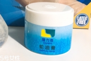 蛇油膏治腳氣嗎？腳氣可以用蛇油膏嗎？