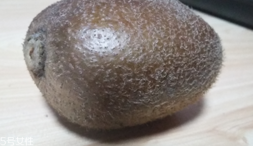 綠心獼猴桃硬的能吃嗎？硬的綠心獼猴桃能吃嗎？