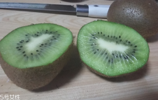 綠心獼猴桃硬的能吃嗎？硬的綠心獼猴桃能吃嗎？