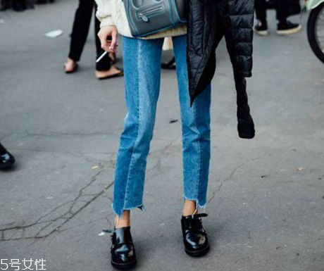 腿粗穿什么牛仔褲顯瘦？腿粗適合穿什么樣的牛仔褲？