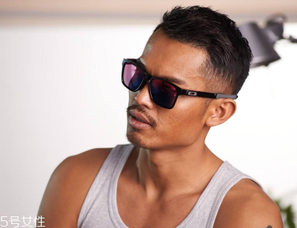 oakley眼鏡多少錢？歐克利眼鏡正品價(jià)格