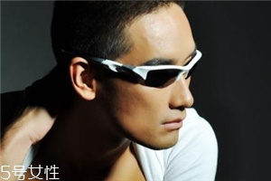 oakley眼鏡多少錢？歐克利眼鏡正品價(jià)格