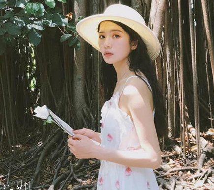 夏天拍照穿什么裙子好看？拍照適合穿什么裙子？