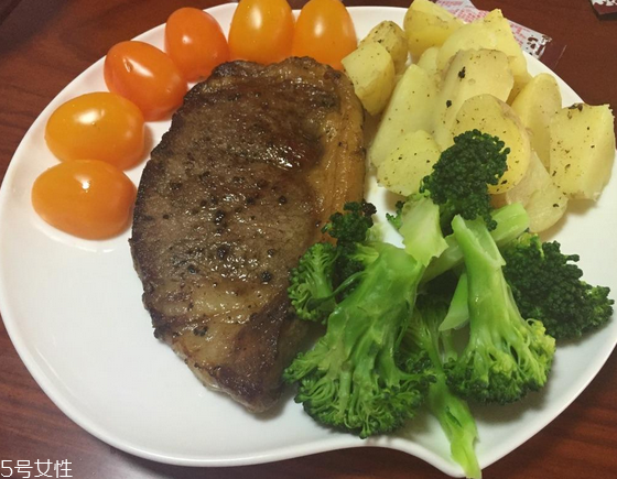 西冷牛排有肥肉嗎？西冷牛排是瘦肉嗎？