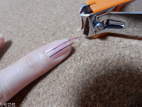 適合上班的美甲樣式 簡約通勤風(fēng)美甲教程 適合上班的美甲樣式 簡約通勤風(fēng)美甲教程