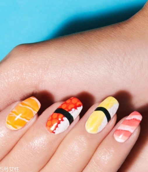 夏日海灘風美甲樣式 令指甲消暑的海灘風美甲圖案