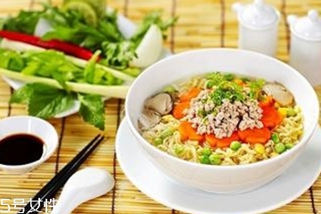 方便面加牛奶好吃嗎？牛奶方便面是黑暗料理嗎？