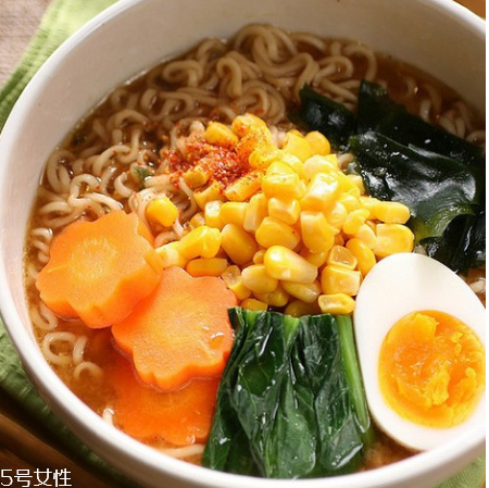 方便面加牛奶好吃嗎？牛奶方便面是黑暗料理嗎？