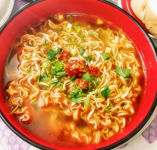 方便面和米飯哪個(gè)熱量高？方便面和米飯哪個(gè)更容易長(zhǎng)胖？