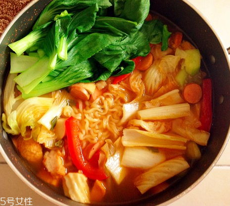 方便面和米飯哪個(gè)熱量高？方便面和米飯哪個(gè)更容易長(zhǎng)胖？
