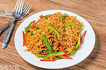 方便面是不是零食？方便面是不是發(fā)物？