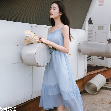 什么顏色連衣裙顯白？連衣裙什么顏色最顯白？