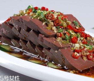 雞血弄衣服上了怎么辦？雞血洗得干凈嗎？