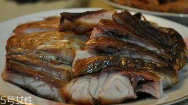 青魚能做魚干嗎？青魚怎么做成魚干？