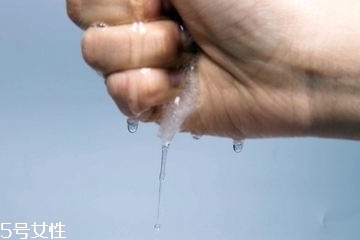 精華液可以收縮毛孔嗎？精華液能不能收縮毛孔？