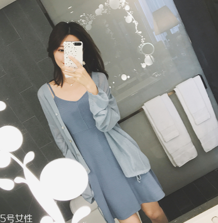 黃皮適合什么顏色裙子？什么顏色裙子適合黃皮女生？