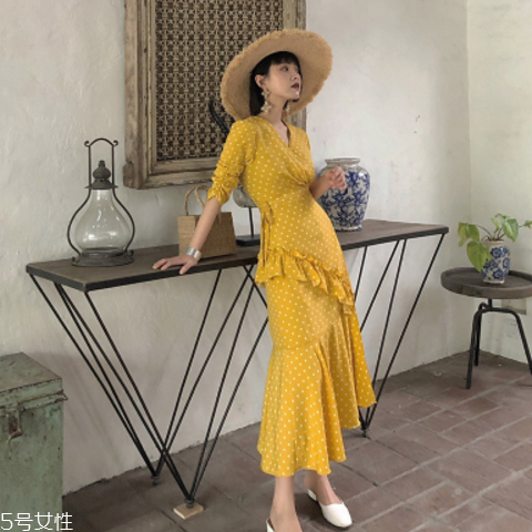 黃皮適合什么顏色裙子？什么顏色裙子適合黃皮女生？