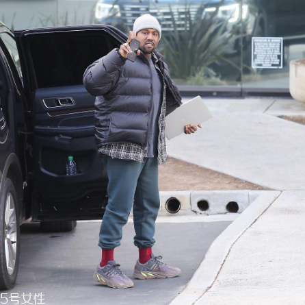 yeezy 700 mauve什么時候發(fā)售？椰子700灰紫色發(fā)售時間