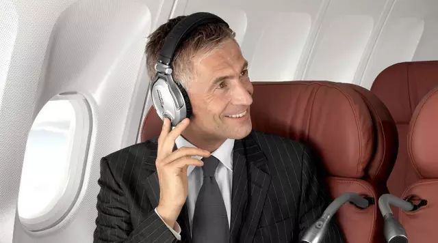 在飛機(jī)上怎么睡覺(jué) 怎么在飛機(jī)上睡覺(jué) 在飛機(jī)上怎么睡覺(jué) 怎么在飛機(jī)上睡覺(jué)