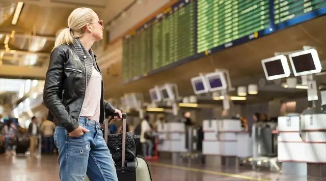 在飛機(jī)上怎么睡覺(jué) 怎么在飛機(jī)上睡覺(jué) 在飛機(jī)上怎么睡覺(jué) 怎么在飛機(jī)上睡覺(jué)