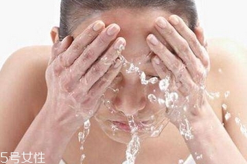 敏感肌能用洗面奶嗎？適合敏感肌用的洗面奶