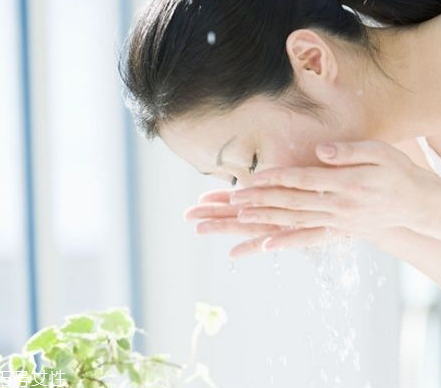 敏感肌能用洗面奶嗎？適合敏感肌用的洗面奶