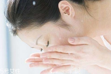 敏感肌能用煙酰胺嗎？煙酰胺過敏肌可以用嗎？