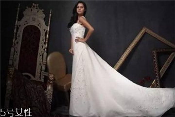 婚紗什么時候定？婚紗提前多長時間定？