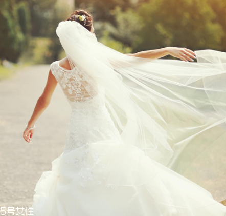 高定婚紗價格一般多少？婚紗高定要多少錢？