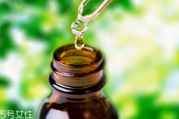 油皮能用精油嗎？精油適合油皮用嗎？