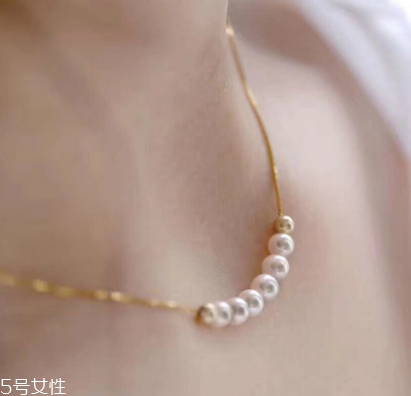 珍珠項(xiàng)鏈能戴著洗澡嗎？珍珠項(xiàng)鏈洗澡要摘下嗎？
