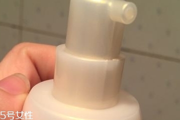 乳液會(huì)堵塞毛孔嗎？乳液會(huì)讓毛孔堵塞嗎？