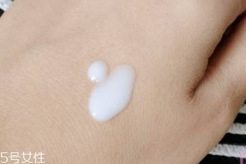 乳液倒不出來(lái)怎么辦？玻璃瓶乳液怎么倒出來(lái)？