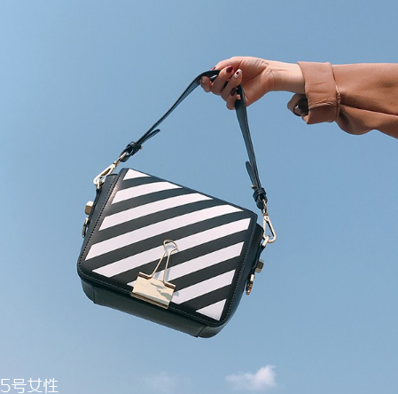 微胖女生背什么包包？微胖女生適合什么包包？