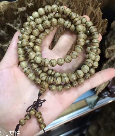 沉香手串可以用水洗嗎？沉香手串能沾水嗎？