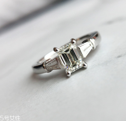 鉆戒為什么白天不閃？鉆戒白天不閃是什么原因？