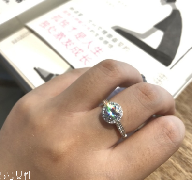 鉆戒是鉑金好還是18k金好？鉆戒買(mǎi)鉑金還是18k金？