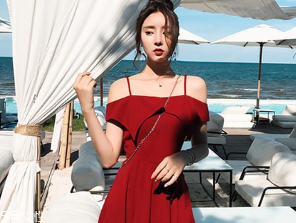 夏天穿什么顏色連衣裙好？夏天適合什么顏色連衣裙？