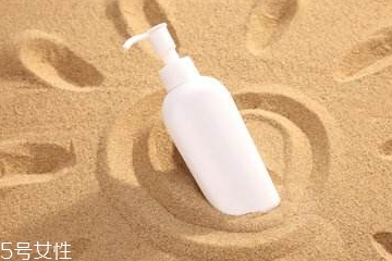防曬霜里有熒光劑嗎？防曬霜含有熒光劑成分嗎？