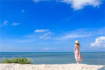 女生去海邊穿什么衣服？海邊度假怎么穿搭顯瘦？