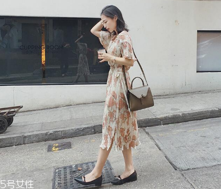 女生去海邊穿什么衣服？海邊度假怎么穿搭顯瘦？