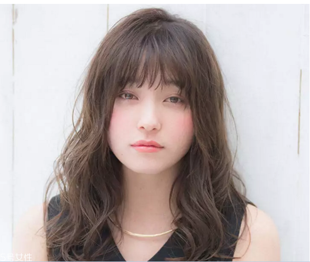 夏天綁什么頭發(fā)好看 吸睛又時(shí)尚的夏日綁發(fā) 夏天綁什么頭發(fā)好看 吸睛又時(shí)尚的夏日綁發(fā)